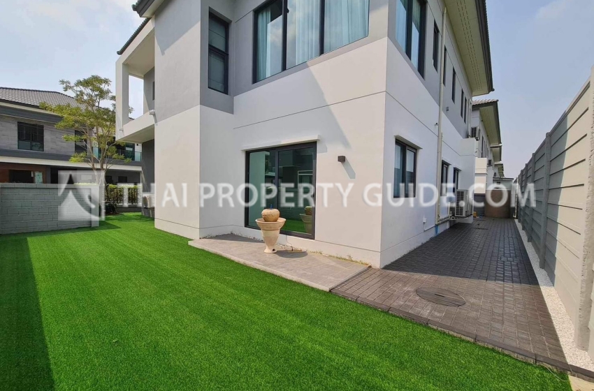 House with Shared Pool in Bangnatrad 